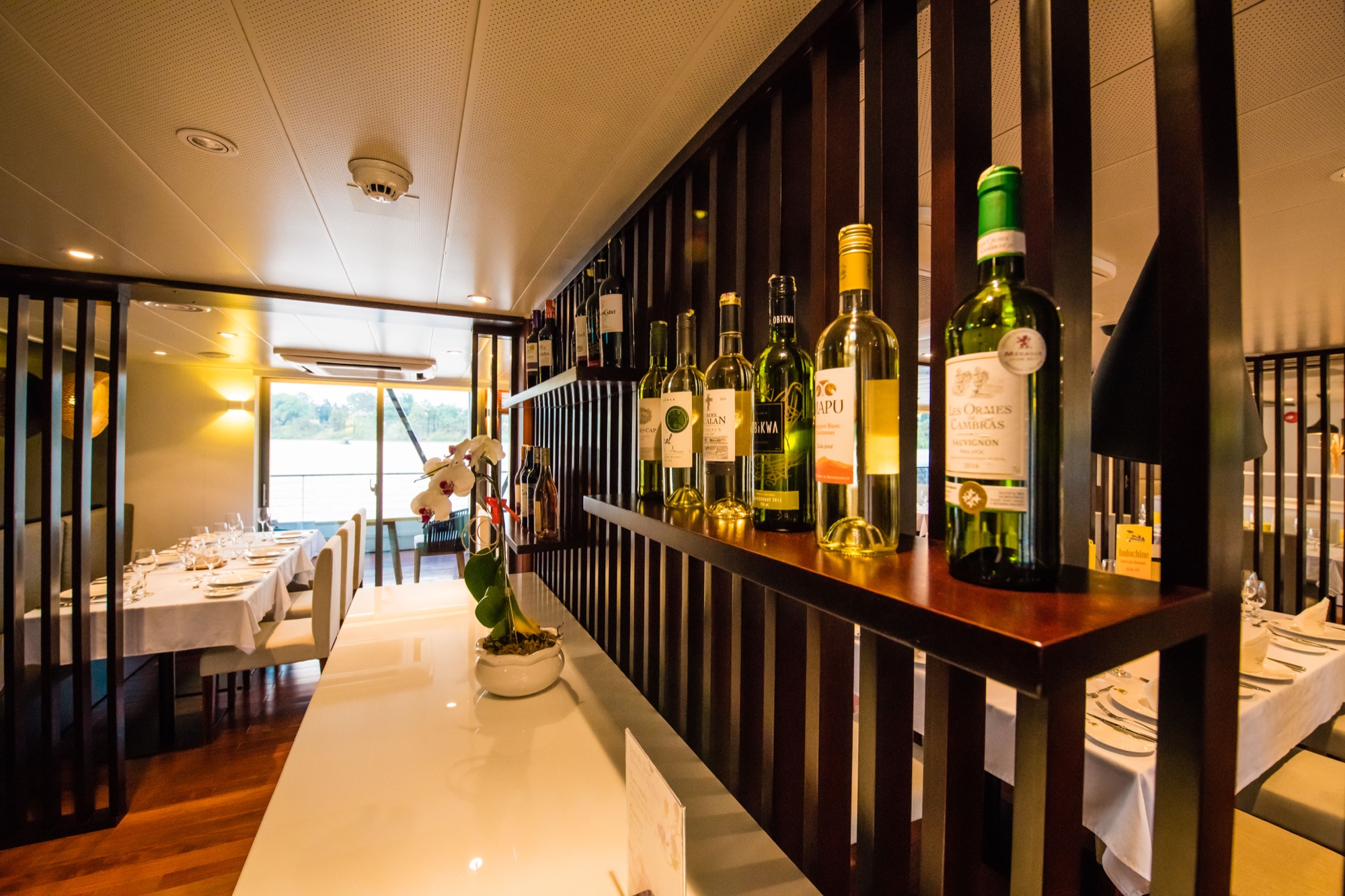 CroisiEurope RV Indochine II Restaurant 9.jpg